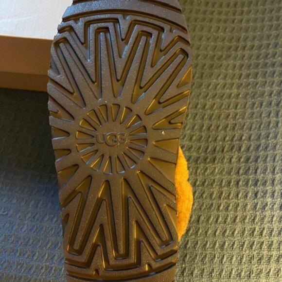 UGG Chillapeak Platform Boots | Women’s Size 7 | Chestnut | New in Box - Picture 5 of 8